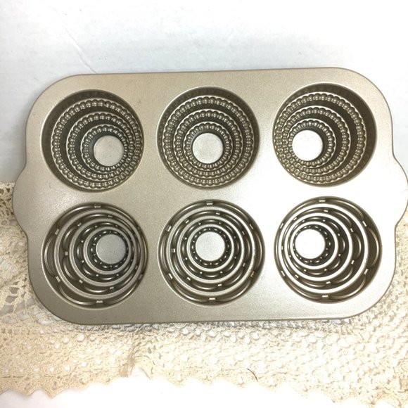 NORDIC WARE Tiered Cakelet Pan-6 Cup EUC - Picture 3 of 11